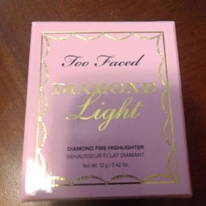 Too faced diamond light highlighter